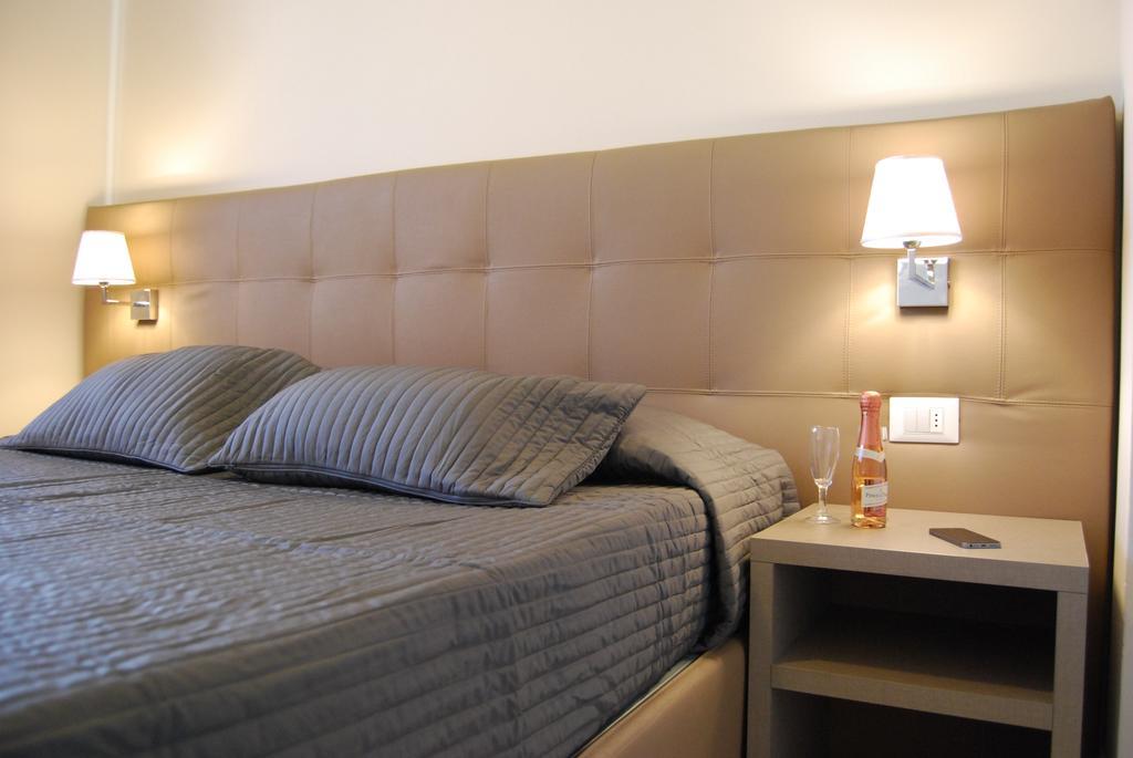 Residenze Al Colle Dei Pini Aparthotel Riccione Cameră foto
