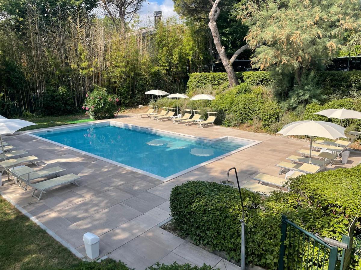 Residenze Al Colle Dei Pini Aparthotel Riccione Exterior foto